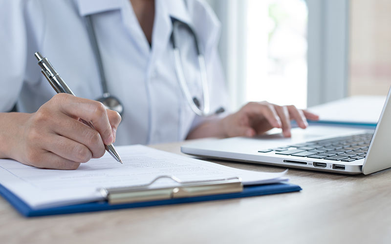 Exsudatmanagement_AdobeStock_379034855_800x500